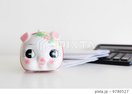 Piggy bank, calculator and statement Piggy bank, calculator and statement 9780527