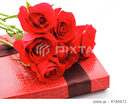 Red rose bouquet and gift box 9780672