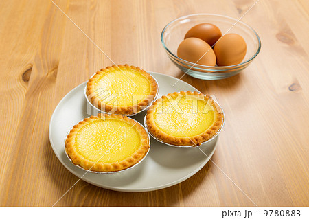 Egg tart and eggs 9780883