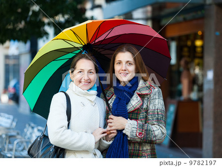 mature woman with adult daughter in autumn 9782197