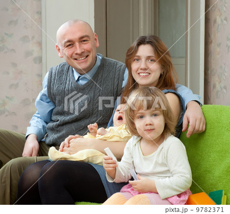 family of four at their home 9782371