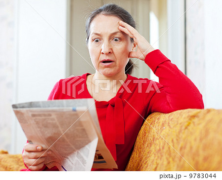 wonder grief woman with newspaper 9783044