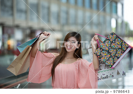 Lady Window Shopping Lady Window Shopping 9786643