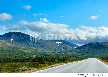 Norwegian summer road (near Dombas, Norge) 9787340