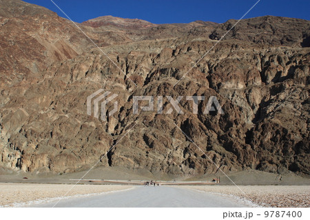 デスバレーバッドウォーターの風景 Bad Water Basin in Death Valley 9787400