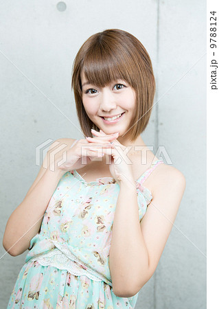ボブの女性 9788124