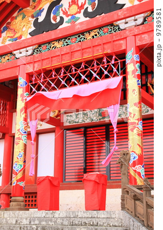 10月沖縄 首里城正殿向拝柱・冊封儀式の写真素材 [9789581] - PIXTA