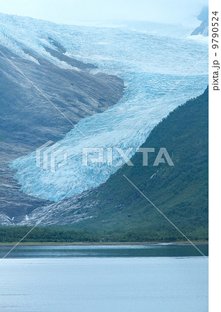 Lake Svartisvatnet and view to Svartisen Glacier (Norway) 9790524