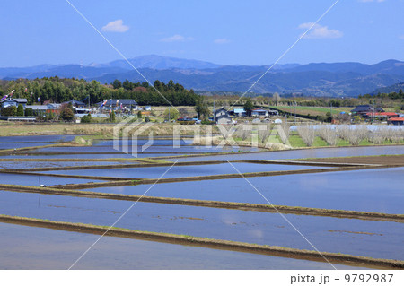 田園風景・田植え前の水田 田園風景・田植え前の水田 9792987