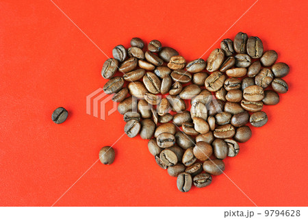 Coffee beans in heart shape 9794628