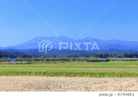 田園風景・稲刈り後の水田 9794661