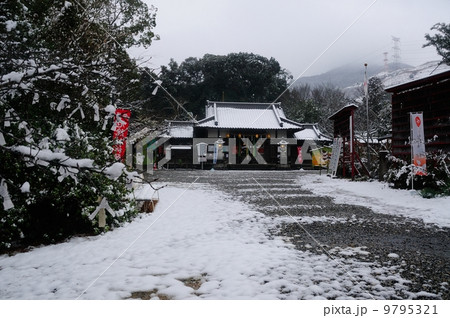雪が積もった丹生官省符神社拝殿 雪が積もった丹生官省符神社拝殿 9795321