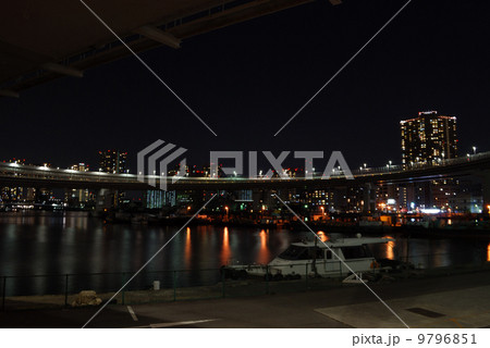レインボーブリッジのループ部分の夜景 9796851