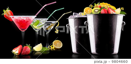 alcohol cocktail set with summer fruits 9804660