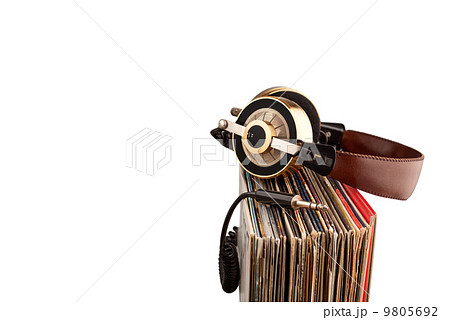 Headphones and vinyl records. 9805692