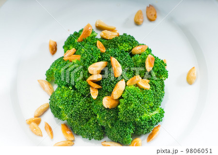 fresh sauteed broccoli and almonds 9806051