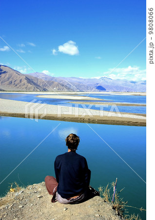 a women relaxing 9808066