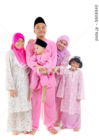 malay family during hari raya 9808840
