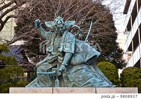 九代目･市川團十郎による「暫(しばらく)」の像（浅草寺／東京都台東区浅草） 9808937