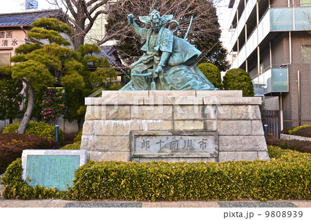 九代目・市川團十郎による「暫(しばらく)」の像(浅草寺/東京都台東区浅草) 九代目・市川團十郎による「暫(しばらく)」の像(浅草寺/東京都台東区浅草) 9808939