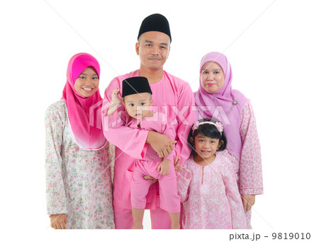 malay with traditional dress during hari raya malay with traditional dress during hari raya 9819010