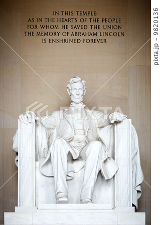 Statue of Abraham Lincoln 9820136