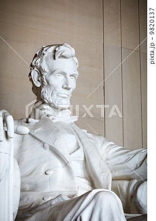 Statue of Abraham Lincoln 9820137