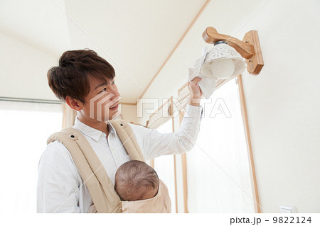 父親 生後3か月の赤ちゃん 家事 掃除 父親 生後3か月の赤ちゃん 家事 掃除 9822124