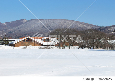 大雪が降った軽井沢アウトレットモール 9822625