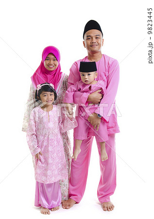 malay family during hari raya  aidilfitri 9823445