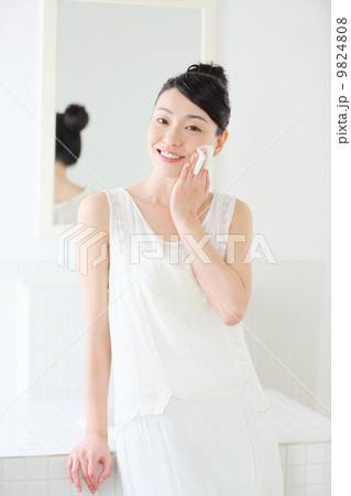 スキンケア・女性 9824808