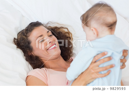 Smiing mother playing with baby 9829593