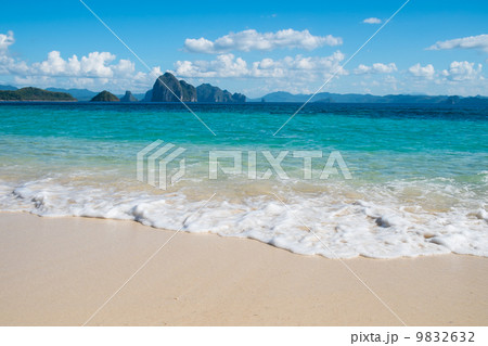 Blue sea wave on white sand beach 9832632