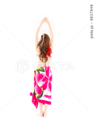 華やかでセクシーな衣装でオリタヒチを踊る綺麗な日本の女性 華やかでセクシーな衣装でオリタヒチを踊る綺麗な日本の女性 9837848