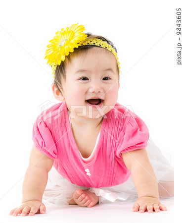 Asian baby girl creeping Asian baby girl creeping 9843605
