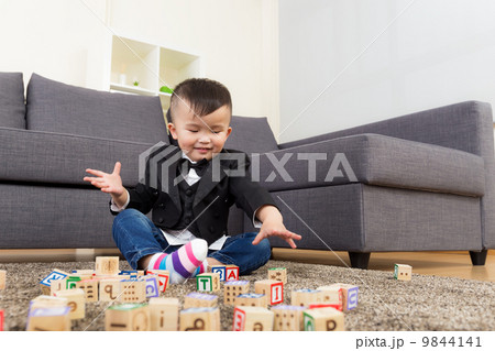 Little boy play toy block Little boy play toy block 9844141