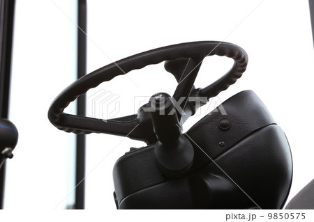 Steering wheel in new industrial machine 9850575