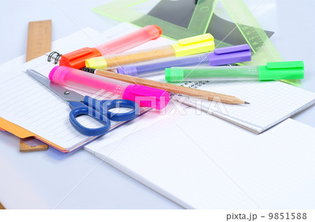 back to school, close-ups, school supplies 9851588