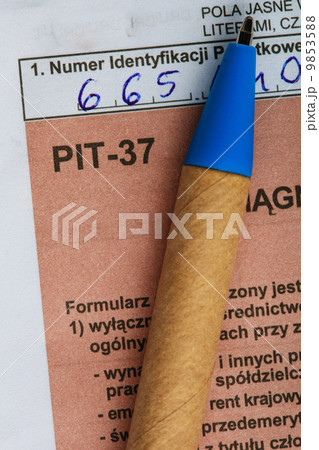 Filling in polish individual tax form PIT-37 for year 2013 9853588