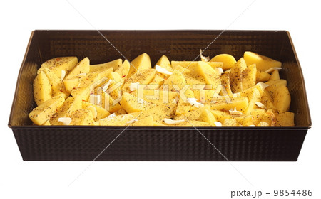 Raw potatoes with spices ready to be roasted 9854486