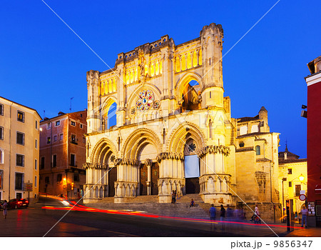 Evening view of Basilica of Our Lady of Grace. Cuenca 9856347