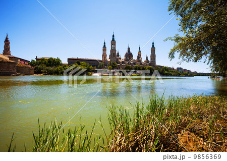 Summer view of Cathedral and river in Zaragoza 9856369