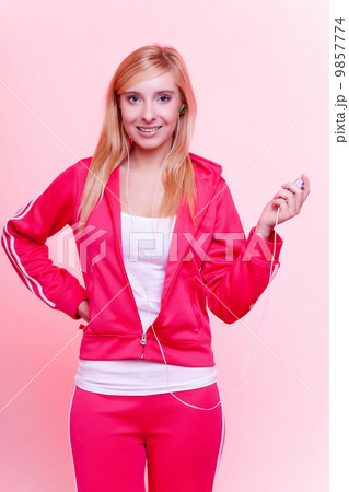 Fitness woman listen music mp3 relax gym 9857774