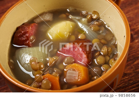 lentejas con chorizo lentejas con chorizo 9858656