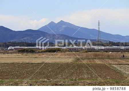 常磐線「筑波山を背景に走る特急ひたち」 常磐線「筑波山を背景に走る特急ひたち」 9858788