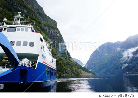 フィヨルドへの出航 9859778