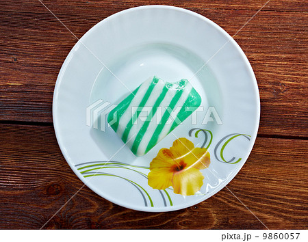 concept - bitten off piece soap 9860057