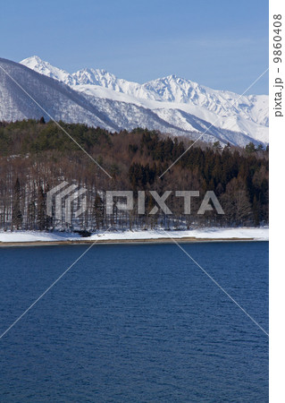 青木湖と冬の白馬三山 9860408