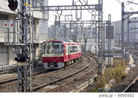 横浜駅付近を走る電車 横浜駅付近を走る電車 9860882