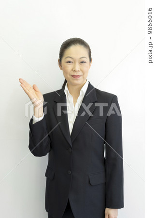 働くビジネスウーマン 9866016
